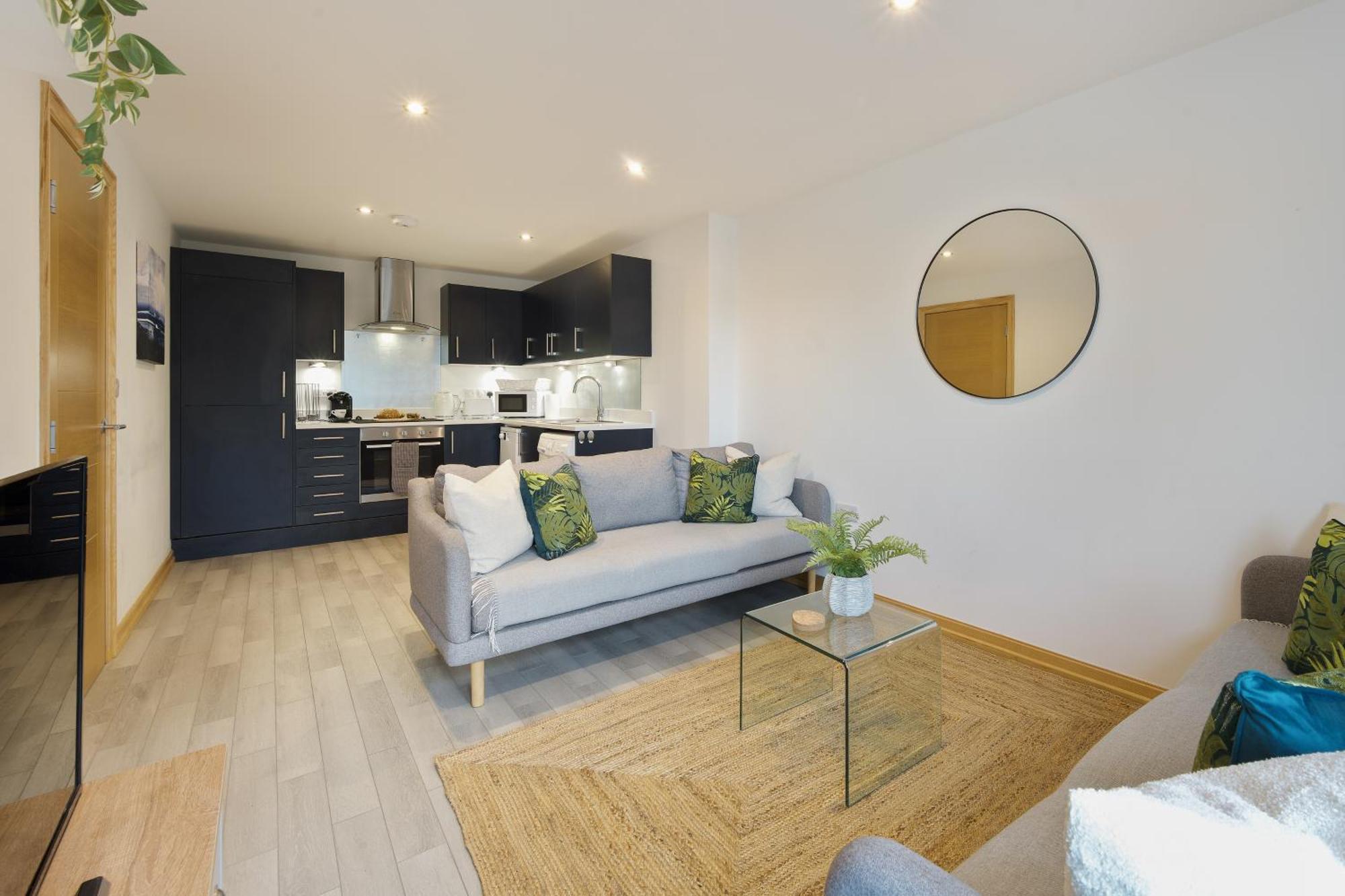 Appartement Large, Newly Renovated, Three Bedroom Town Centre Split Level With Free Parking, Sleeps Seven - Walking Distance To