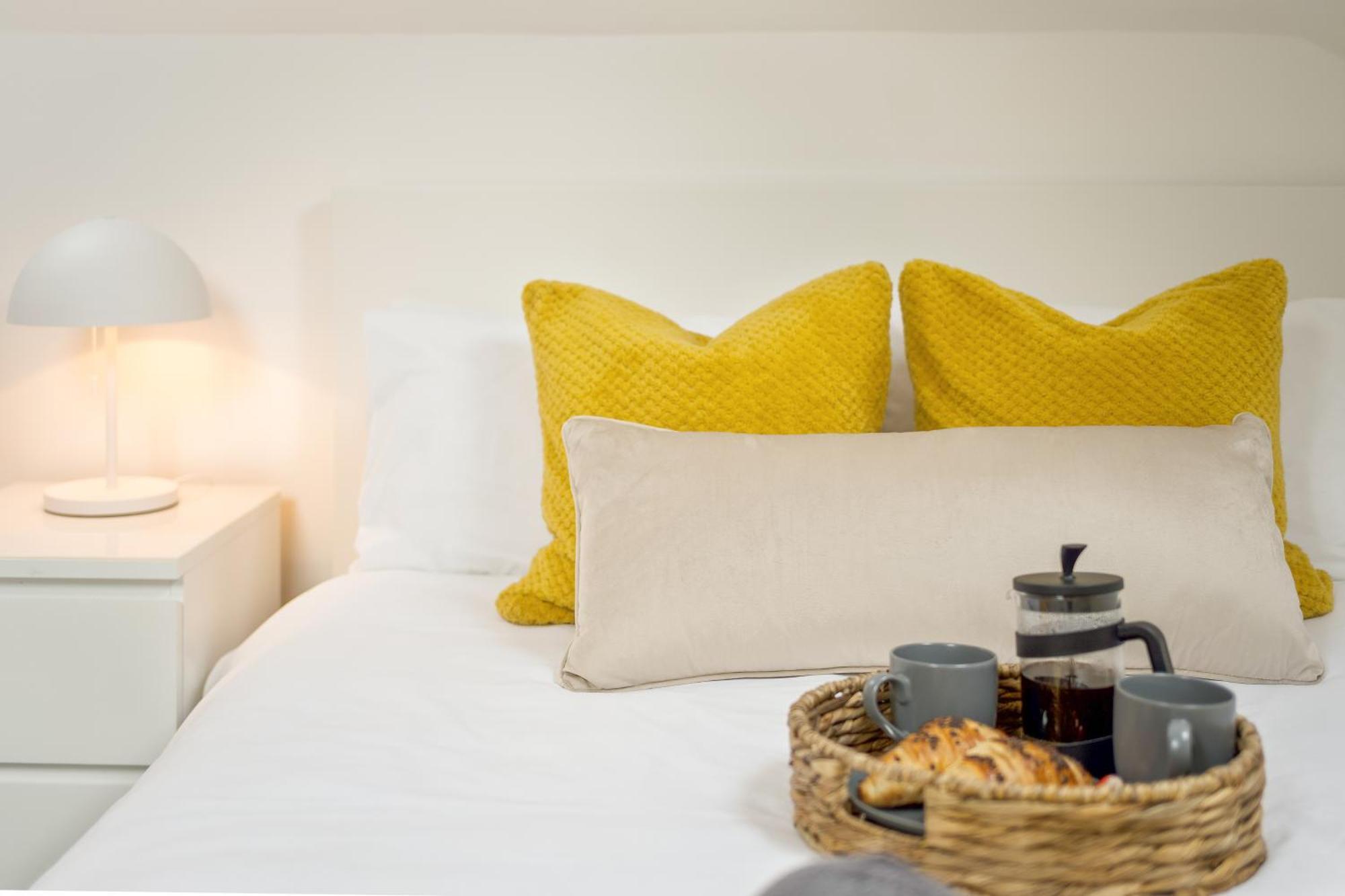 Appartement Large, Newly Renovated, Three Bedroom Town Centre Split Level With Free Parking, Sleeps Seven - Walking Distance To *