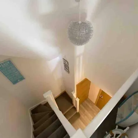 Seaside Town Centre Triplex: Spacious Retreat with Parking Bournemouth Exterior photo