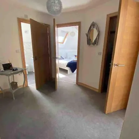 Seaside Town Centre Triplex: Spacious Retreat with Parking Bournemouth Exterior photo