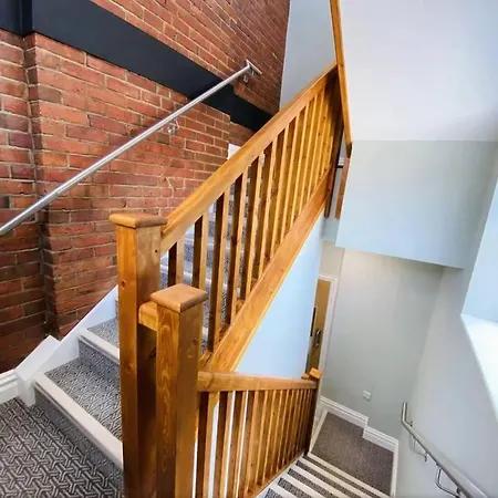Seaside Town Centre Triplex: Spacious Retreat with Parking Bournemouth Exterior photo
