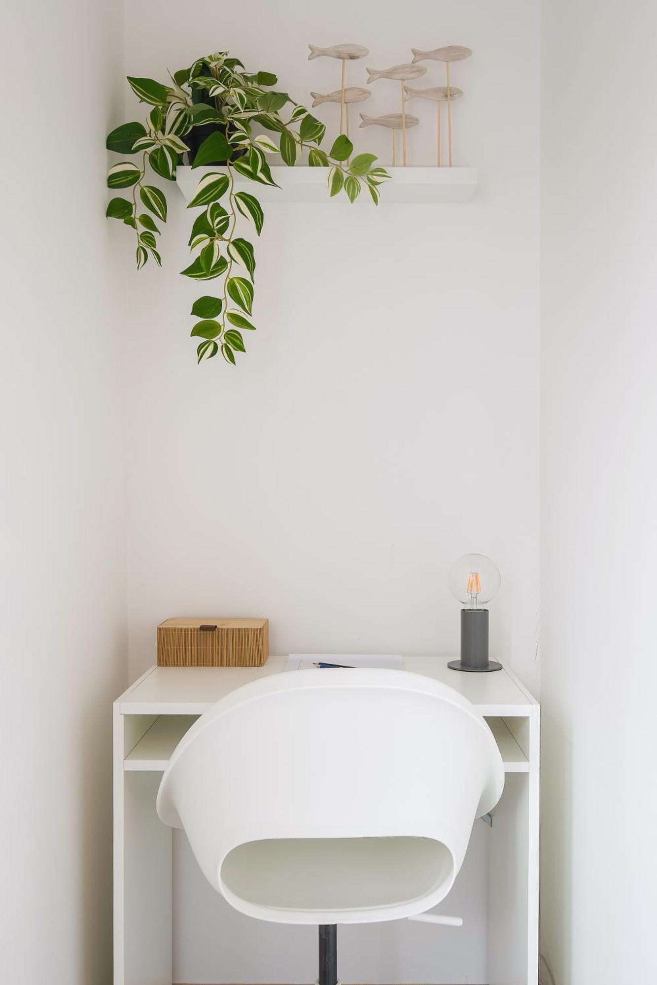 Large, Newly Renovated, Three Bedroom Town Centre Split Level With Free Parking, Sleeps Seven - Walking Distance To * Борнмут